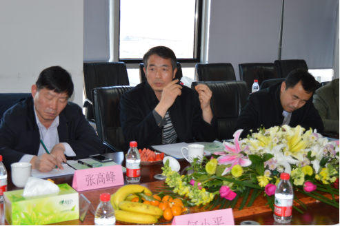 北京市工商聯(lián)佘運副主席(中)、張峰處長(cháng)(左)，北京市統戰部曹杰處長(cháng)(右)